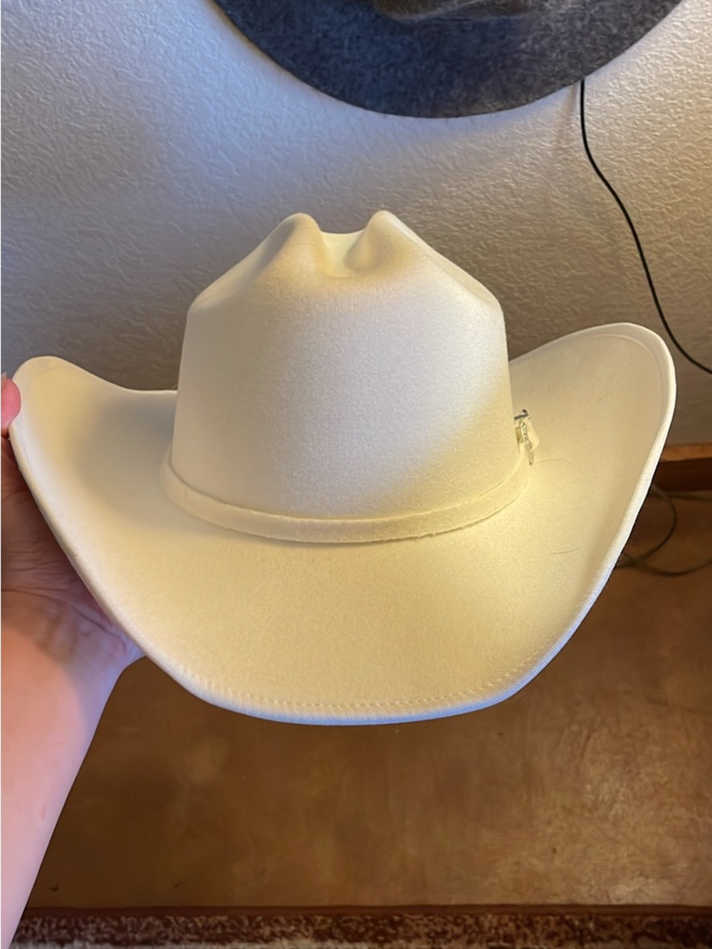 White Men's Felt Cowboy Hat - Classic Western Style